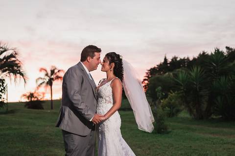 casamento no campo, fotografo de casmaento, vestido de casamento, vestido,noiva, festa, casamento no campo,buque de noiva, fotografo de casamento, casamento por do sol, decoração de casamento'