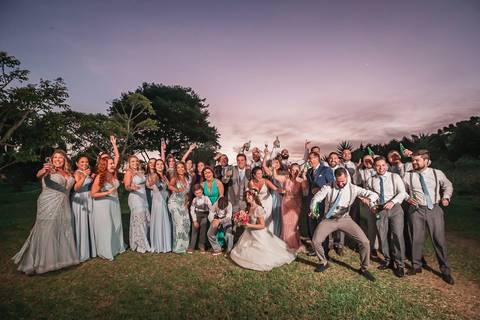 casamento no campo, fotografo de casmaento, vestido de casamento, vestido,noiva, festa, casamento no campo,buque de noiva, fotografo de casamento, casamento por do sol, decoração de casamento'