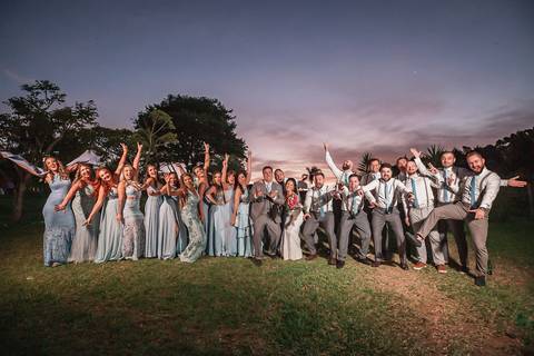 casamento no campo, fotografo de casmaento, vestido de casamento, vestido,noiva, festa, casamento no campo,buque de noiva, fotografo de casamento, casamento por do sol, decoração de casamento'