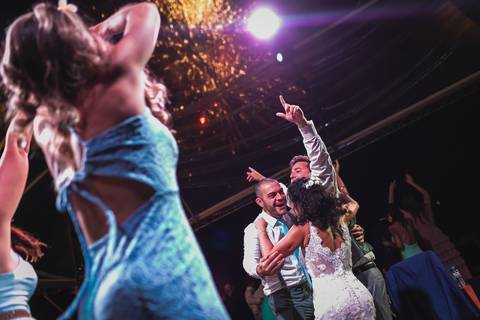 casamento no campo, fotografo de casmaento, vestido de casamento, vestido,noiva, festa, casamento no campo,buque de noiva, fotografo de casamento, casamento por do sol, decoração de casamento'