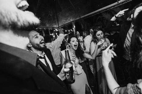 casamento no campo, fotografo de casmaento, vestido de casamento, vestido,noiva, festa, casamento no campo,buque de noiva, fotografo de casamento, casamento por do sol, decoração de casamento'