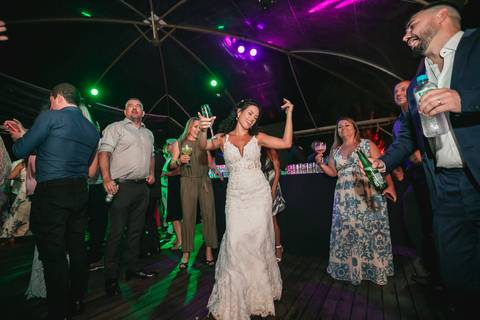 casamento no campo, fotografo de casmaento, vestido de casamento, vestido,noiva, festa, casamento no campo,buque de noiva, fotografo de casamento, casamento por do sol, decoração de casamento'