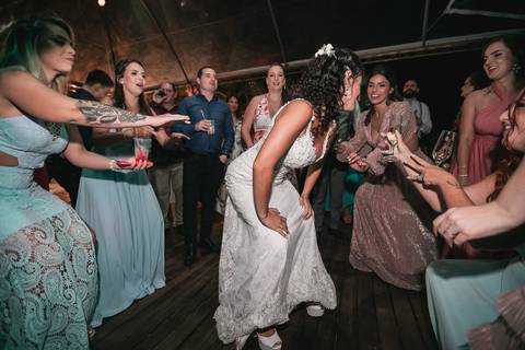 casamento no campo, fotografo de casmaento, vestido de casamento, vestido,noiva, festa, casamento no campo,buque de noiva, fotografo de casamento, casamento por do casamento no campo, fotografo de casmaento, vestido de casamentosol, decoração de casamento'