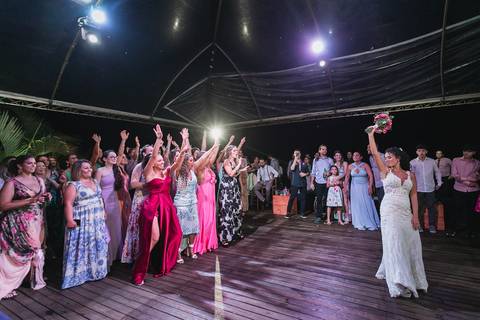 casamento no campo, fotografo de casmaento, vestido de casamento, vestido,noiva, festa, casamento no campo,buque de noiva, fotografo de casamento, casamento por do casamento no campo, fotografo de casmaento, vestido de casamentosol, decoração de casamento'