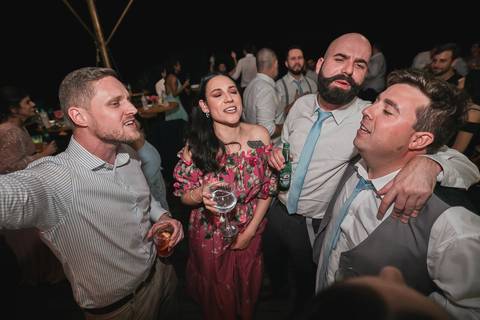 casamento no campo, fotografo de casmaento, vestido de casamento, vestido,noiva, festa, casamento no campo,buque de noiva, fotografo de casamento, casamento por do casamento no campo, fotografo de casmaento, vestido de casamentosol, decoração de casamento'