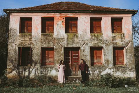 noivos na casa abandonada'