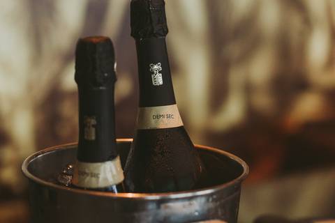 noiva, casamento, mini wedding, vestido de noiva, ensaio fotografico, buque de flores, noivo militar, cerimonial, decoração de casamento, maquiagem de noiva, casamento íntimo '