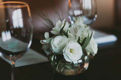 noiva, casamento, mini wedding, vestido de noiva, ensaio fotografico, buque de flores, noivo militar, cerimonial, decoração de casamento, maquiagem de noiva, casamento íntimo '