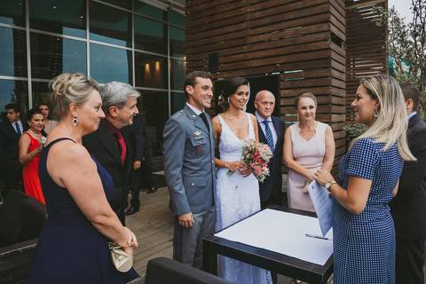 noiva, casamento, mini wedding, vestido de noiva, ensaio fotografico, buque de flores, noivo militar, cerimonial, decoração de casamento, maquiagem de noiva, casamento íntimo '