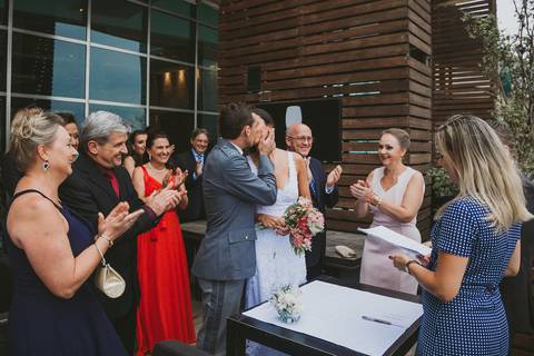 noiva, casamento, mini wedding, vestido de noiva, ensaio fotografico, buque de flores, noivo militar, cerimonial, decoração de casamento, maquiagem de noiva, casamento íntimo '