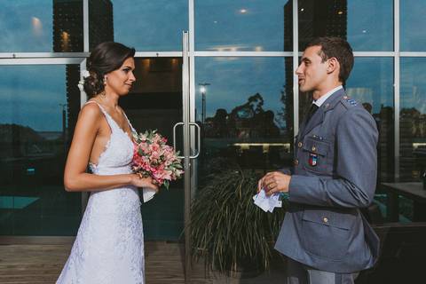 noiva, casamento, mini wedding, vestido de noiva, ensaio fotografico, buque de flores, noivo militar, cerimonial, decoração de casamento, maquiagem de noiva, casamento íntimo '