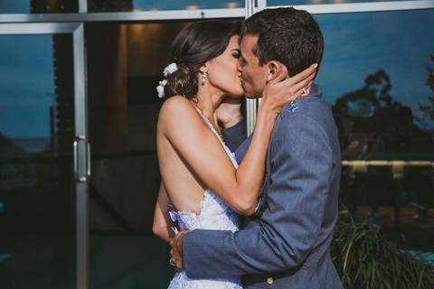 noiva, casamento, mini wedding, vestido de noiva, ensaio fotografico, buque de flores, noivo militar, cerimonial, decoração de casamento, maquiagem de noiva, casamento íntimo '