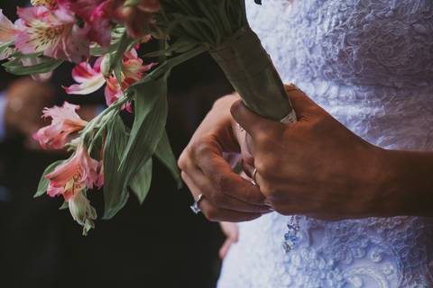 noiva, casamento, mini wedding, vestido de noiva, ensaio fotografico, buque de flores, noivo militar, cerimonial, decoração de casamento, maquiagem de noiva, casamento íntimo '