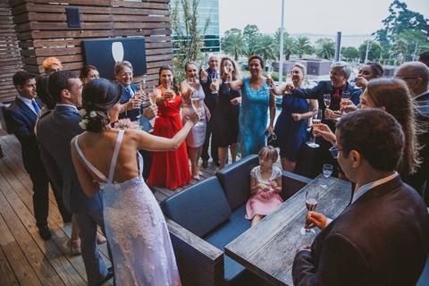 noiva, casamento, mini wedding, vestido de noiva, ensaio fotografico, buque de flores, noivo militar, cerimonial, decoração de casamento, maquiagem de noiva, casamento íntimo '