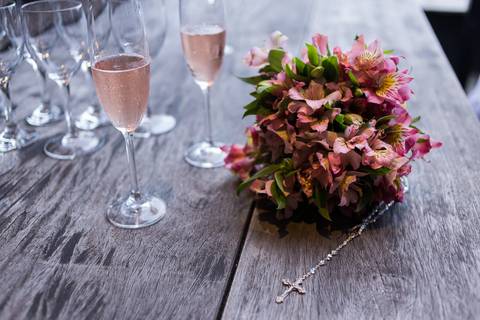 noiva, casamento, mini wedding, vestido de noiva, ensaio fotografico, buque de flores, noivo militar, cerimonial, decoração de casamento, maquiagem de noiva, casamento íntimo '