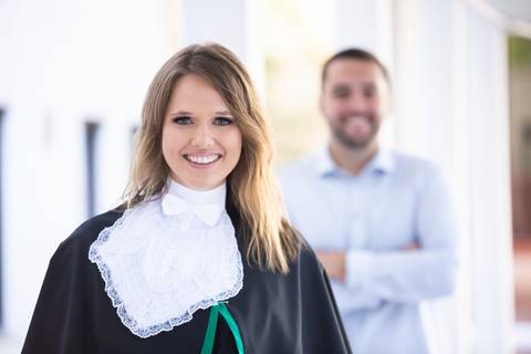 prova de toga, formatura, formanda, biomedicina, colação de grau, jaleco, toca, diploma, universidade, faculdade'