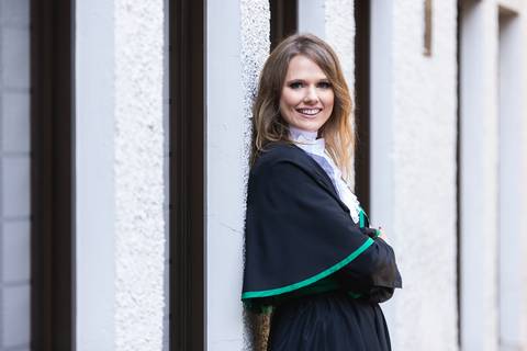 prova de toga, formatura, formanda, biomedicina, colação de grau, jaleco, toca, diploma, universidade, faculdade'