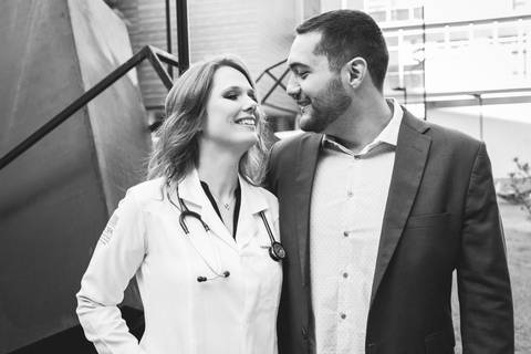 prova de toga, formatura, formanda, biomedicina, colação de grau, jaleco, toca, diploma, universidade, faculdade'