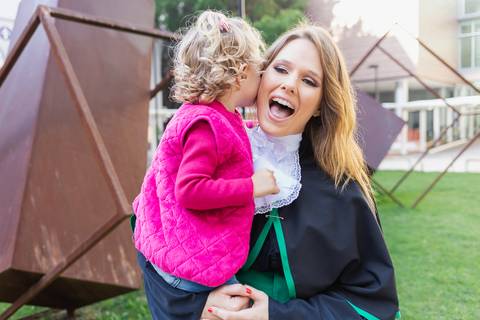 prova de toga, formatura, formanda, biomedicina, colação de grau, jaleco, toca, diploma, universidade, faculdade'
