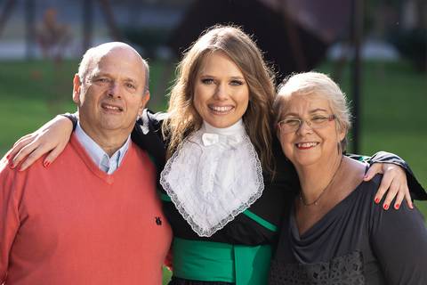 prova de toga, formatura, formanda, biomedicina, colação de grau, jaleco, toca, diploma, universidade, faculdade'