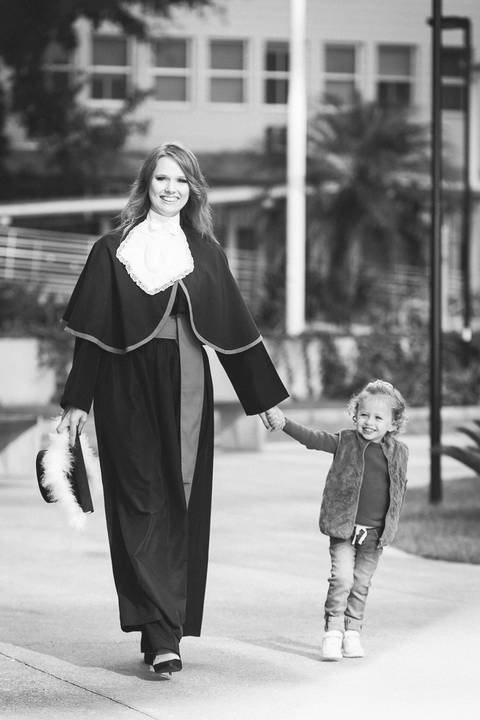 prova de toga, formatura, formanda, biomedicina, colação de grau, jaleco, toca, diploma, universidade, faculdade'