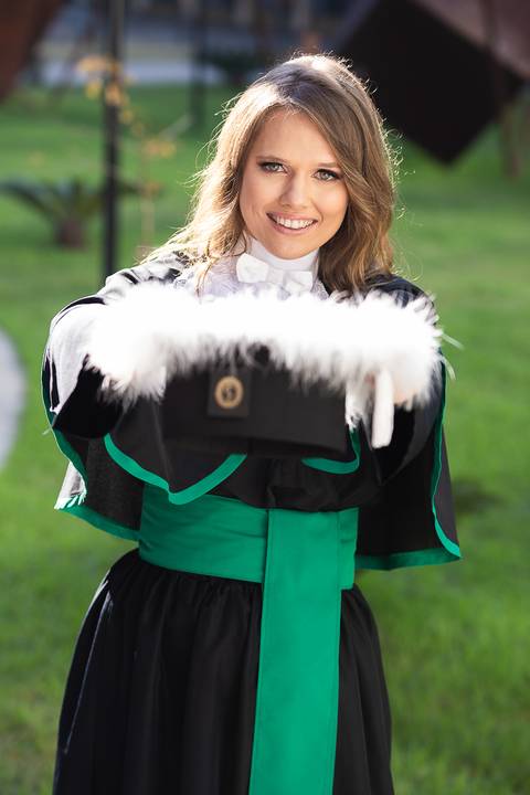 prova de toga, formatura, formanda, biomedicina, colação de grau, jaleco, toca, diploma, universidade, faculdade'