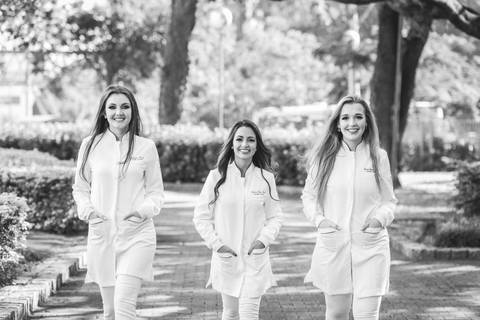 prova de togas, formatura, toga, colação de grau, barrete, odontologia, formanda, formatura, faculdade, universidade'