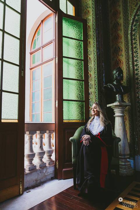 prova de toga, formatura, formando, barrete, diploma, biblioteca, direito, advogado, fotografia de formatura, fotógrafo de formatura, porto alegre, universidade, faculdade, colação de grau.'