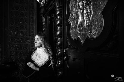 prova de toga, formatura, formando, barrete, diploma, biblioteca, direito, advogado, fotografia de formatura, fotógrafo de formatura, porto alegre, universidade, faculdade, colação de grau.'