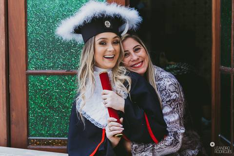 prova de toga, formatura, formando, barrete, diploma, biblioteca, direito, advogado, fotografia de formatura, fotógrafo de formatura, porto alegre, universidade, faculdade, colação de grau.'