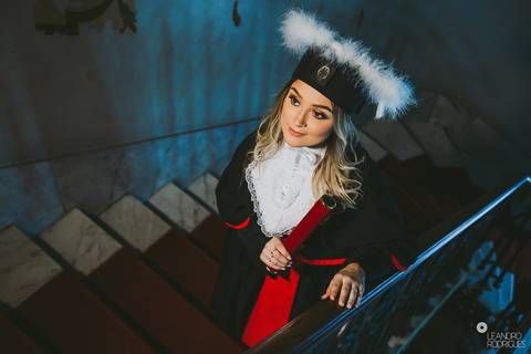 prova de toga, formatura, formando, barrete, diploma, biblioteca, direito, advogado, fotografia de formatura, fotógrafo de formatura, porto alegre, universidade, faculdade, colação de grau.'