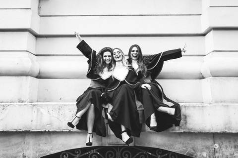 prova de toga, formatura, formando, barrete, diploma, biblioteca, direito, advogado, fotografia de formatura, fotógrafo de formatura, porto alegre, universidade, faculdade, colação de grau.'