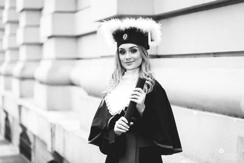 prova de toga, formatura, formando, barrete, diploma, biblioteca, direito, advogado, fotografia de formatura, fotógrafo de formatura, porto alegre, universidade, faculdade, colação de grau.'