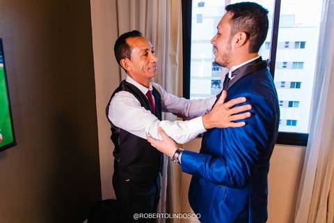 Making of da noiva, casamento, vestido de noiva, aliançados noivos, vestido da noiva, buquê d anoiva, perfume e sapato da noiva'