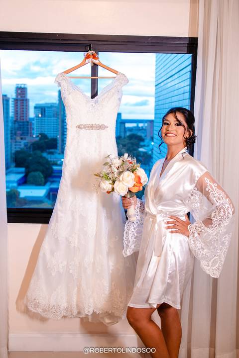 Making of da noiva, casamento, vestido de noiva, aliançados noivos, vestido da noiva, buquê d anoiva, perfume e sapato da noiva'