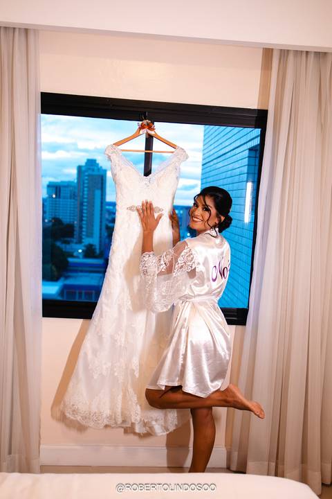 Making of da noiva, casamento, vestido de noiva, aliançados noivos, vestido da noiva, buquê d anoiva, perfume e sapato da noiva'