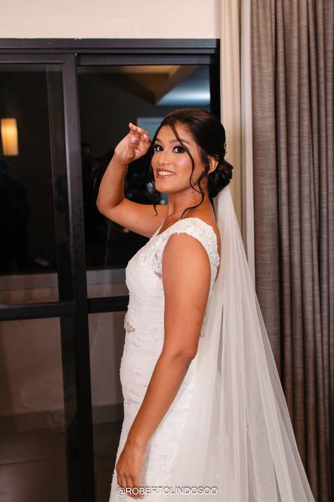 Making of da noiva, casamento, vestido de noiva, aliançados noivos, vestido da noiva, buquê d anoiva, perfume e sapato da noiva'