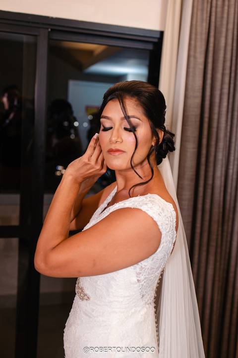 Making of da noiva, casamento, vestido de noiva, aliançados noivos, vestido da noiva, buquê d anoiva, perfume e sapato da noiva'