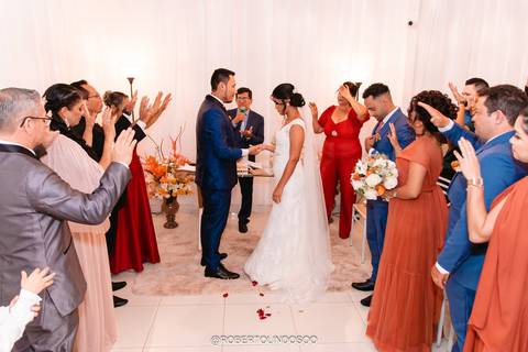 casamento, noivos, soriso noivos, vestido noiva, terno noivo, aliança noivos'