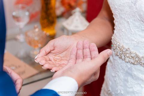 casamento, noivos, soriso noivos, vestido noiva, terno noivo, aliança noivos'