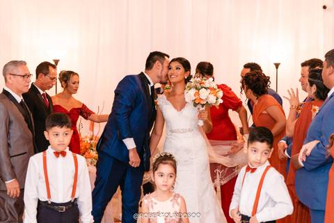 casamento, noivos, soriso noivos, vestido noiva, terno noivo, aliança noivos'