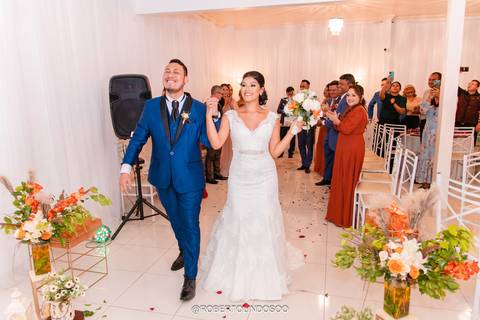 casamento, noivos, soriso noivos, vestido noiva, terno noivo, aliança noivos'