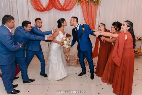 casamento, noivos, soriso noivos, vestido noiva, terno noivo, aliança noivos'