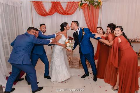 casamento, noivos, soriso noivos, vestido noiva, terno noivo, aliança noivos'