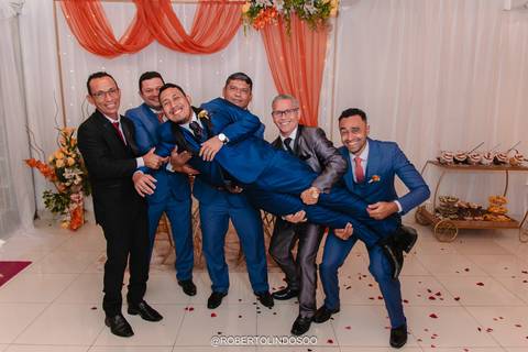 casamento, noivos, soriso noivos, vestido noiva, terno noivo, aliança noivos'