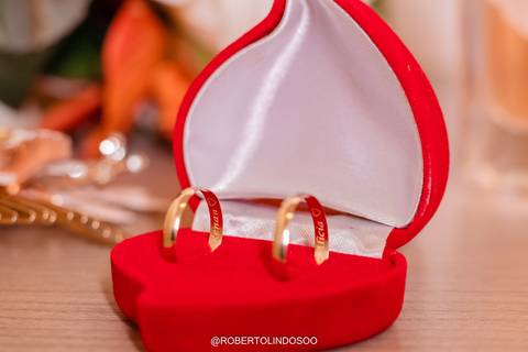 Making of da noiva, casamento, vestido de noiva, aliançados noivos, vestido da noiva, buquê d anoiva, perfume e sapato da noiva'