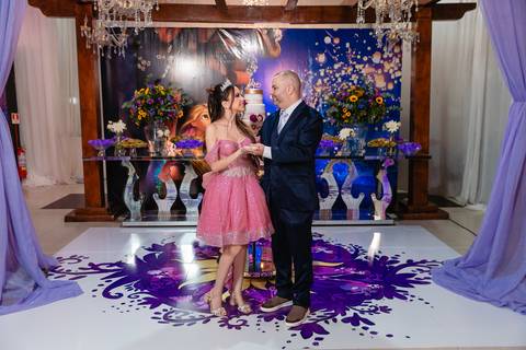 ensaio na festa de debutante com os pais'