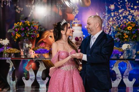 ensaio na festa de debutante com os pais'