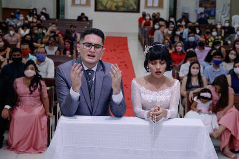 louvar a Deus pelo amor que Deus nos concedeu'