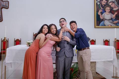 esganando o noivo que tirou nossa amiga'